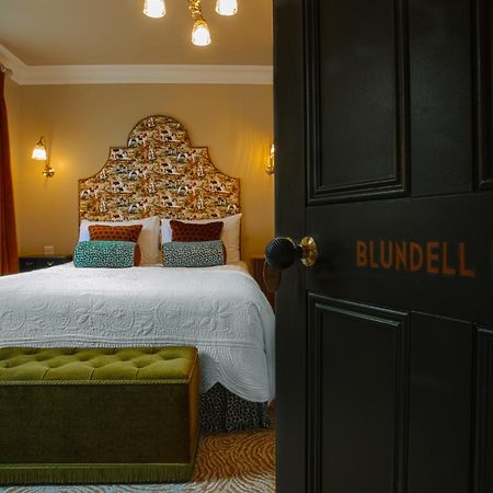 Arthurs Hillsborough Room photo