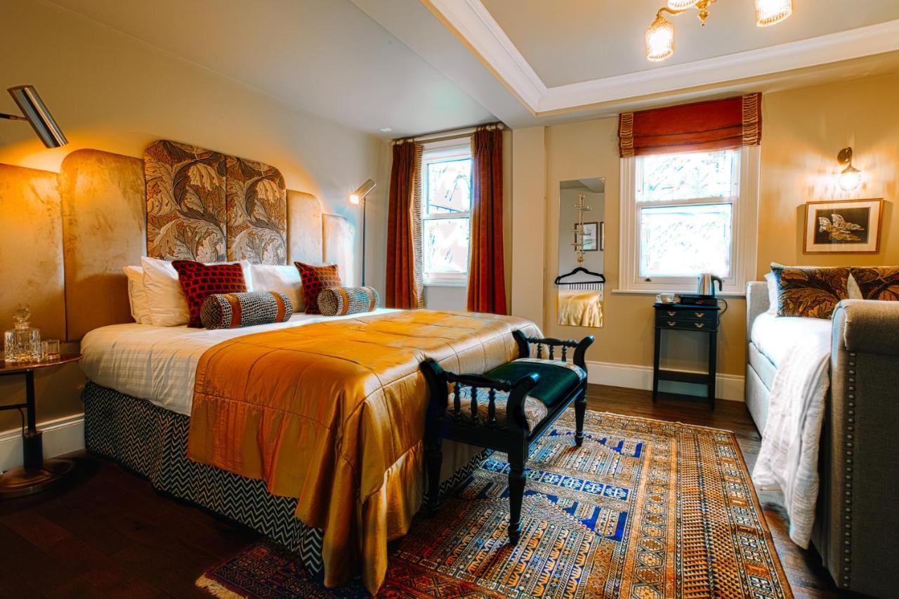 Arthurs Hillsborough Room photo