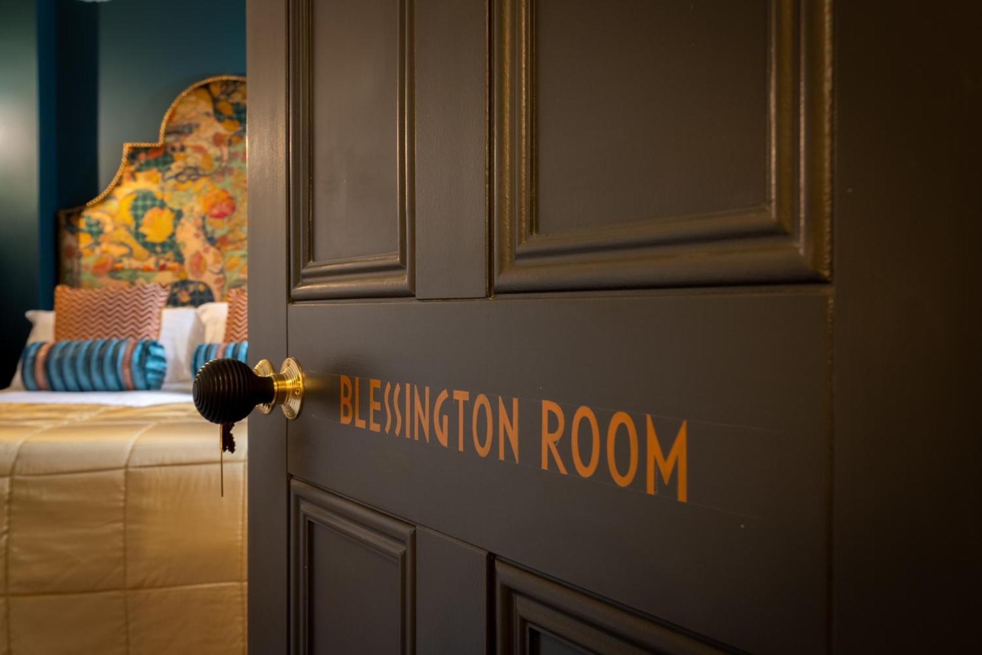 Arthurs Hillsborough Room photo